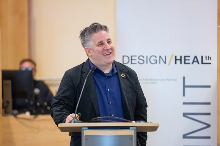 EricCoreyFreedspeakingatthepodium