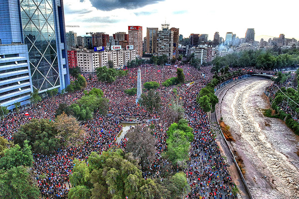 Aerial view of a large crowd.