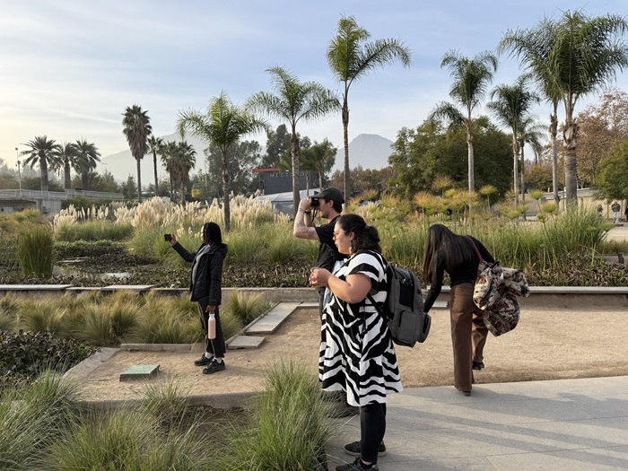 StudentsexploreaconstructedwetlandinParqueBicentenarioinVitacura
