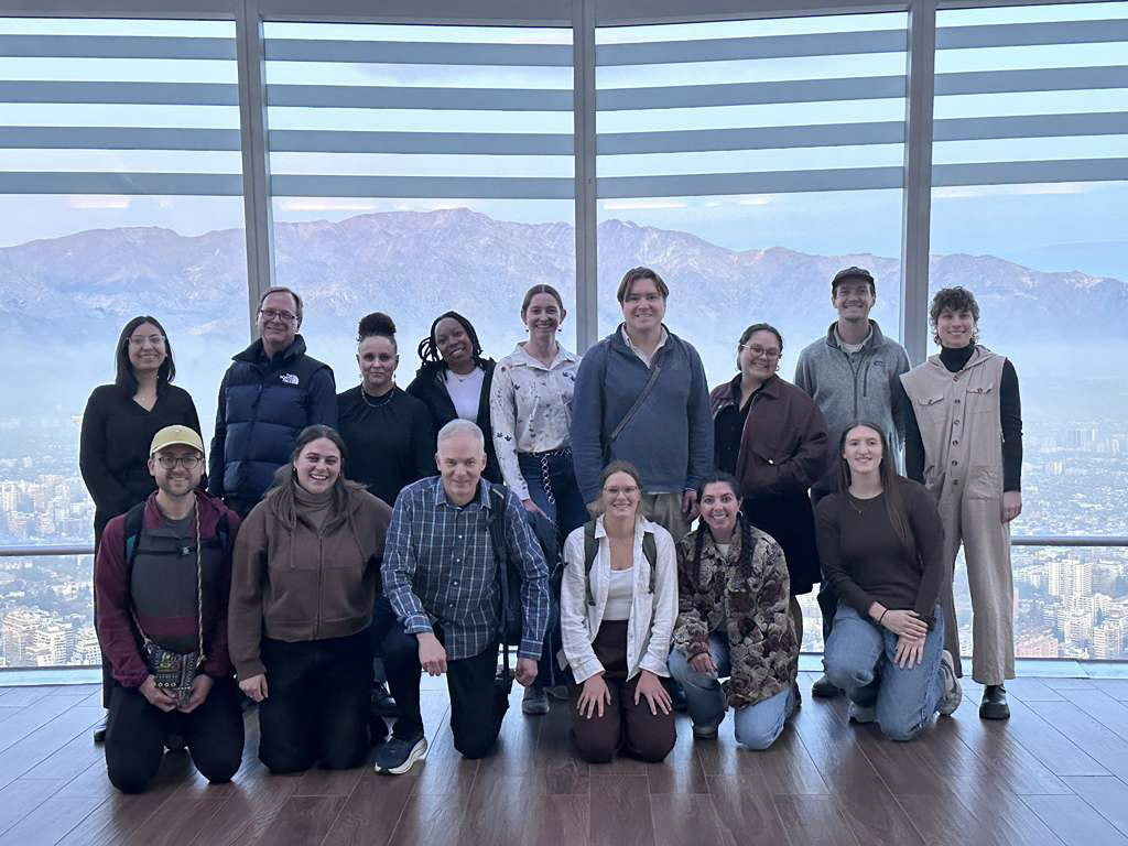 StudentsvisitingtheobservationgalleryofCostaneraTowerthetallestbuildinginSouthAmerica