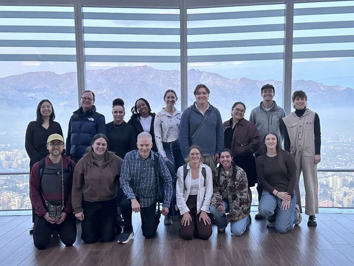 StudentsvisitingtheobservationgalleryofCostaneraTowerthetallestbuildinginSouthAmerica