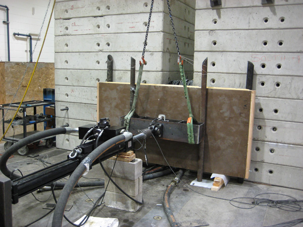 TrTransverse load testing of a patented full-scale BioSIPs panel for construction application.