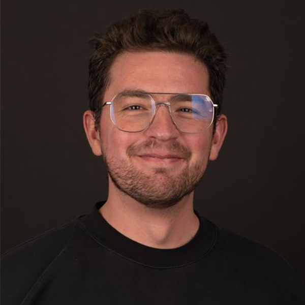 Manuel Garza's headshot.